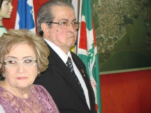 O casal homenageado:Dr. Amado e Dona Leonor durante a Sessão Solene